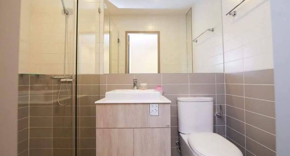 For sale 2 ベッドルーム condo in Phra Khanong, Bangkok
