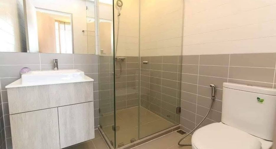 For sale 2 ベッドルーム condo in Phra Khanong, Bangkok