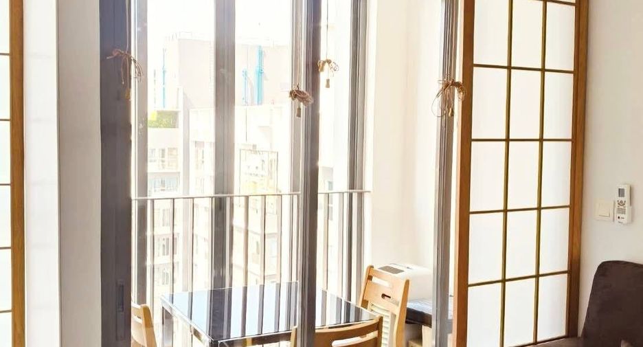 For sale 2 ベッドルーム condo in Phra Khanong, Bangkok