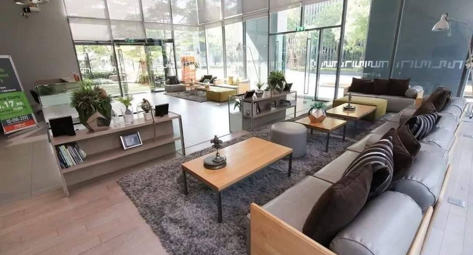 For sale 2 ベッドルーム condo in Phra Khanong, Bangkok