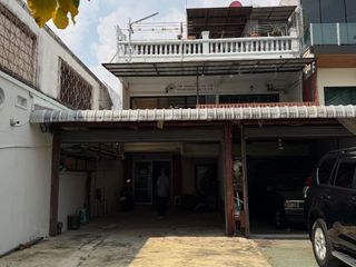 Casa adosada en alquiler de 5 habitaciones en Watthana, Bangkok