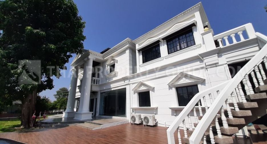 À louer 6 chambres villa à Bang Phli, Samut Prakan