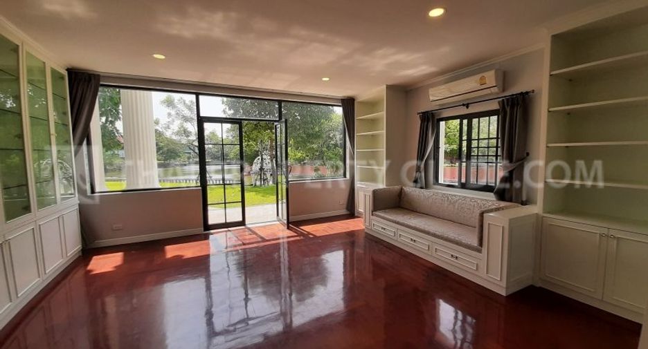 À louer 6 chambres villa à Bang Phli, Samut Prakan