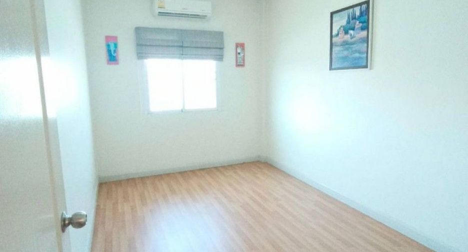 For sale 3 bedrooms townhouse in Ban Pho, Chachoengsao