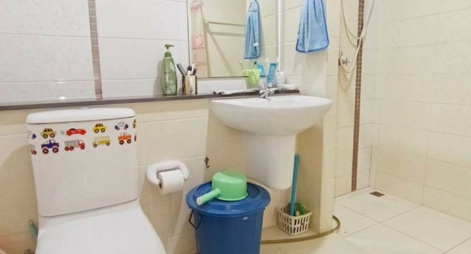 For sale 3 bedrooms townhouse in Ban Pho, Chachoengsao