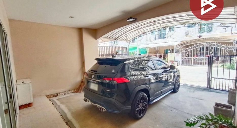 For sale 3 bedrooms townhouse in Ban Pho, Chachoengsao