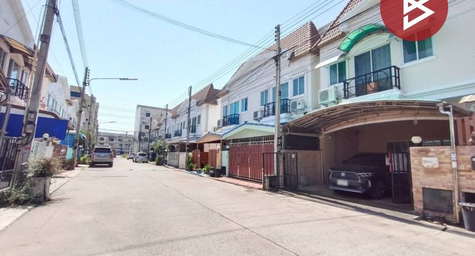 For sale 3 bedrooms townhouse in Ban Pho, Chachoengsao
