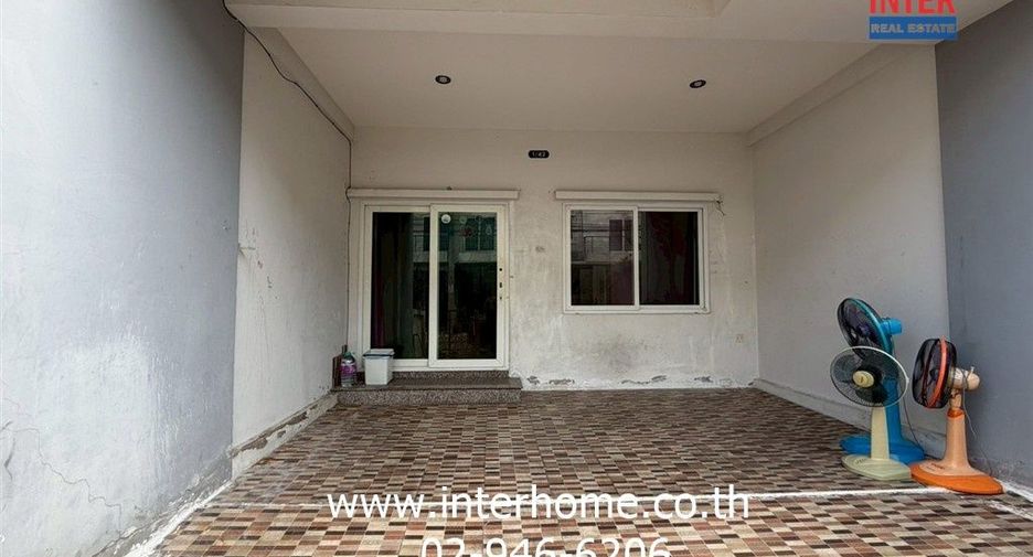 Casa adosada en venta de 3 habitaciones en Min Buri, Bangkok