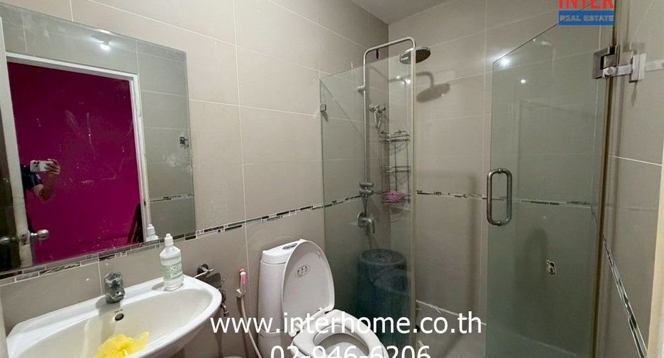 Casa adosada en venta de 3 habitaciones en Min Buri, Bangkok