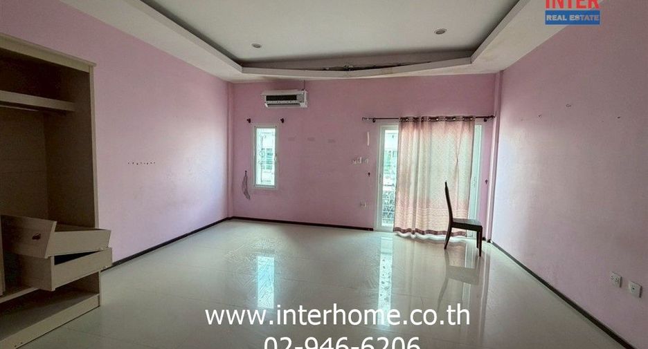 Casa adosada en venta de 3 habitaciones en Min Buri, Bangkok