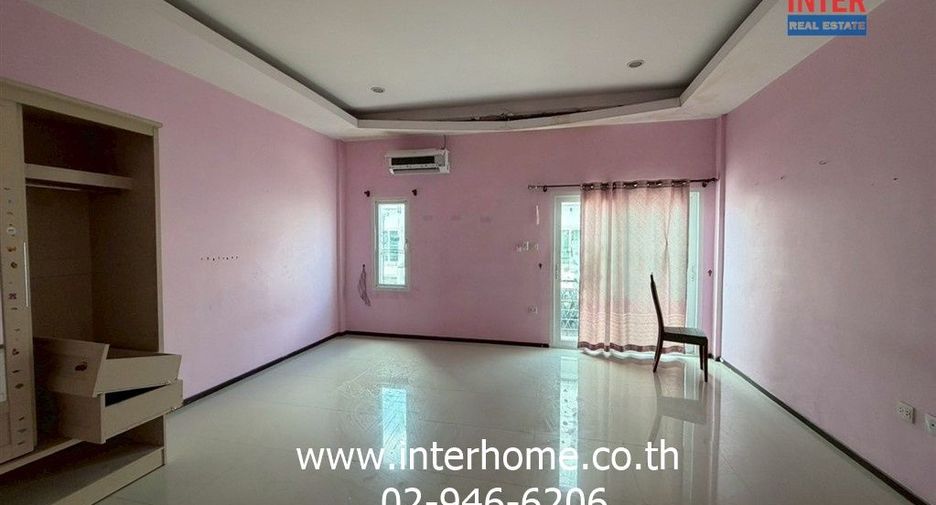 Casa adosada en venta de 3 habitaciones en Min Buri, Bangkok