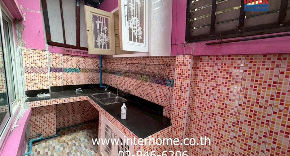 Casa adosada en venta de 3 habitaciones en Min Buri, Bangkok