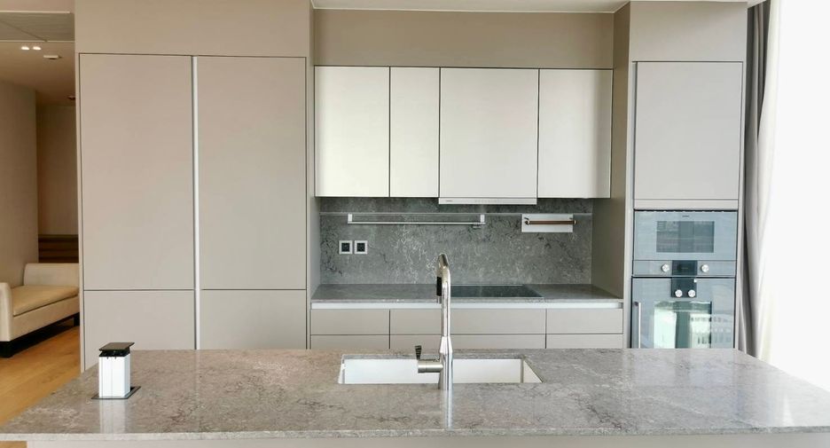 For rent and for sale 3 bedrooms condo in Pathum Wan, Bangkok