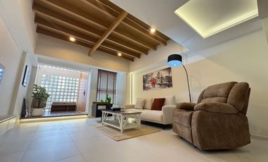 Casa adosada en venta de 2 habitaciones en Watthana, Bangkok