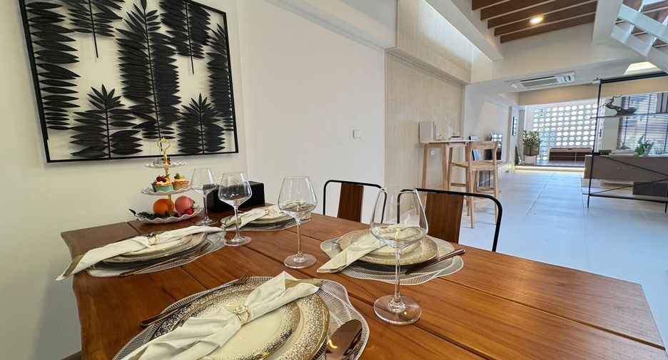 Casa adosada en venta de 2 habitaciones en Watthana, Bangkok