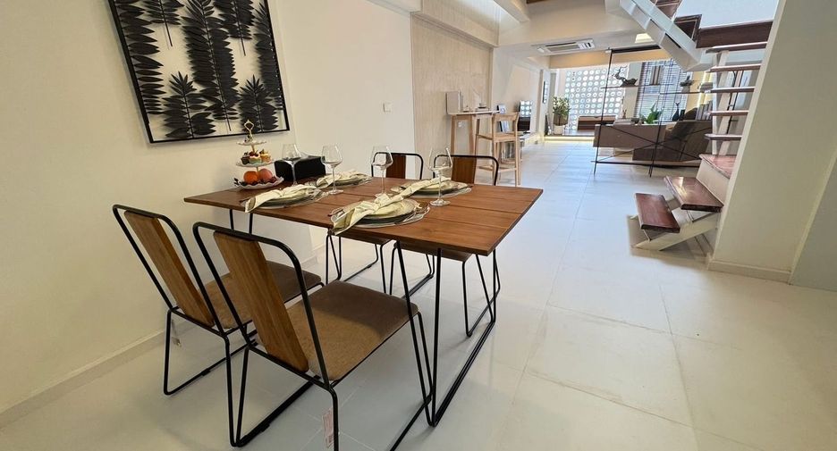 Casa adosada en venta de 2 habitaciones en Watthana, Bangkok