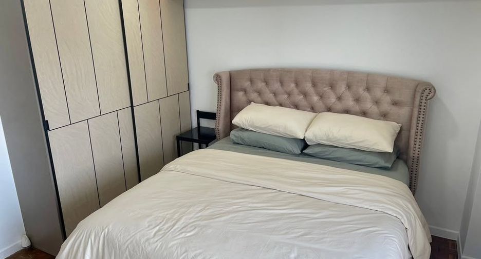 For rent and for sale 1 bed condo in Watthana, Bangkok