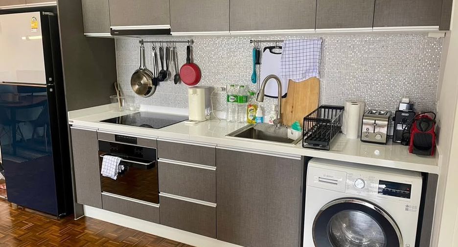 For rent and for sale 1 bed condo in Watthana, Bangkok