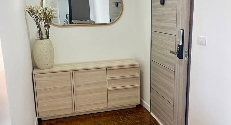 For rent and for sale 1 bed condo in Watthana, Bangkok