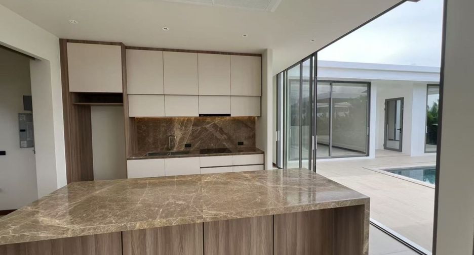 For sale 5 bedrooms villa in Thalang, Phuket