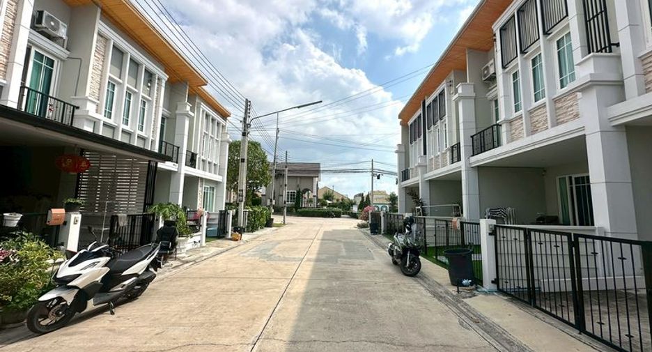 Haus zum Kauf mit 3 Zimmer in Bang Lamung, Chonburi