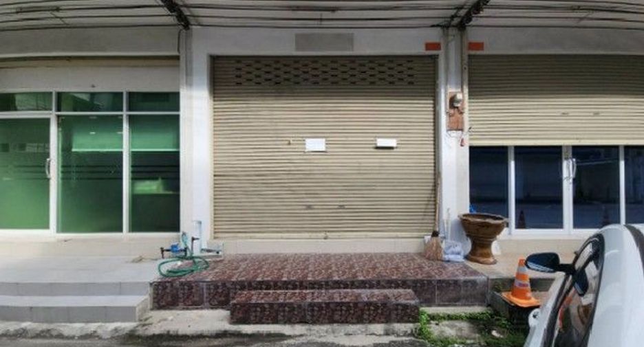出售 1 卧室 商业空间 在 Ban Bueng, Chon Buri