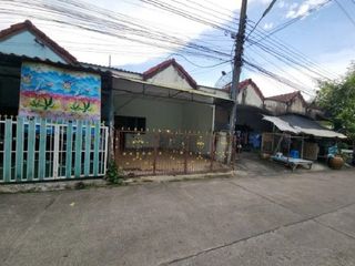 出售 2 卧室 联排别墅 在 Ban Bueng, Chon Buri