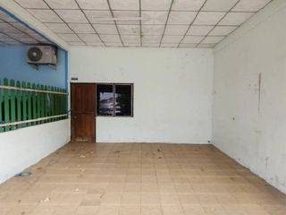 出售 2 卧室 联排别墅 在 Ban Bueng, Chon Buri