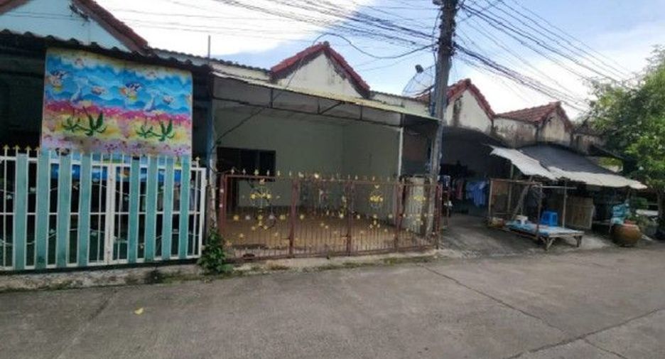 For sale 2 bedrooms townhouse in Ban Bueng, Chonburi