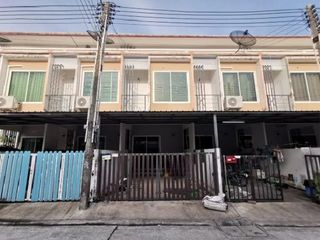 出售 2 卧室 联排别墅 在 Ban Bueng, Chon Buri
