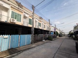 出售 2 卧室 联排别墅 在 Ban Bueng, Chon Buri