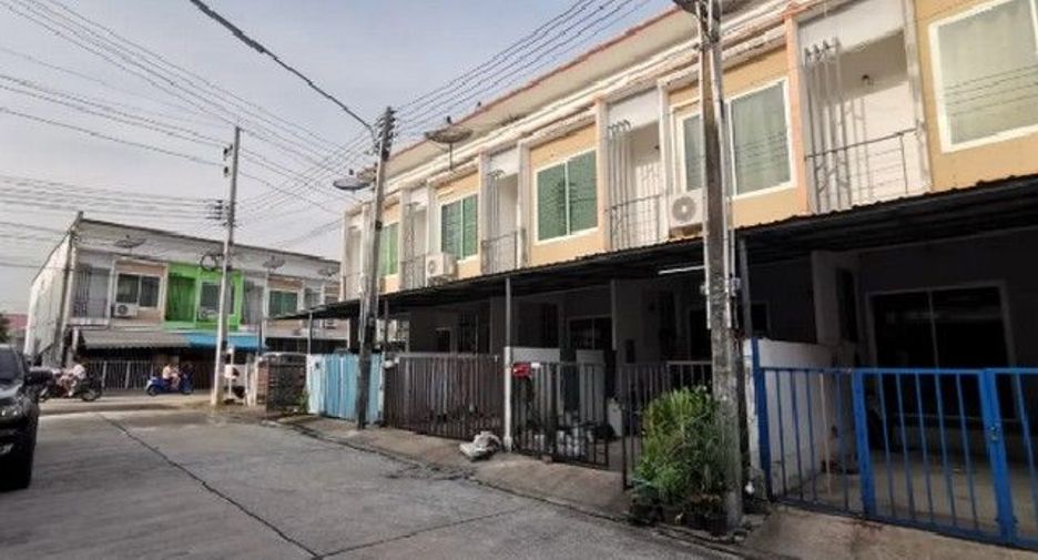 For sale 2 bedrooms townhouse in Ban Bueng, Chonburi