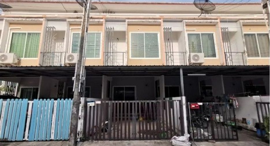 For sale 2 bedrooms townhouse in Ban Bueng, Chonburi