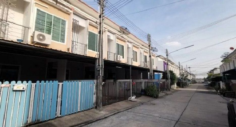 For sale 2 bedrooms townhouse in Ban Bueng, Chonburi