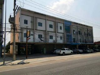 出售 3 卧室 商业空间 在 Ban Bueng, Chon Buri