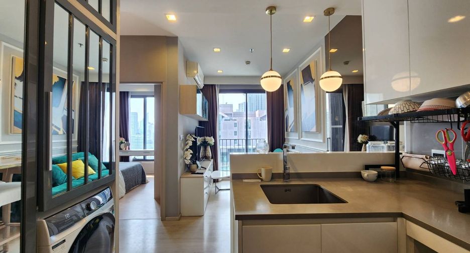 For rent 2 bedrooms condo in Watthana, Bangkok