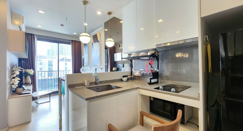 For rent 2 bedrooms condo in Watthana, Bangkok