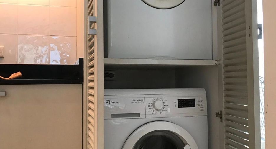 For rent 2 bedrooms condo in Pathum Wan, Bangkok