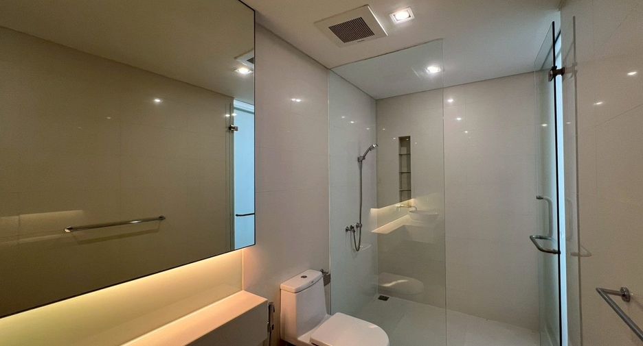 For rent 3 bedrooms condo in Khlong Toei, Bangkok