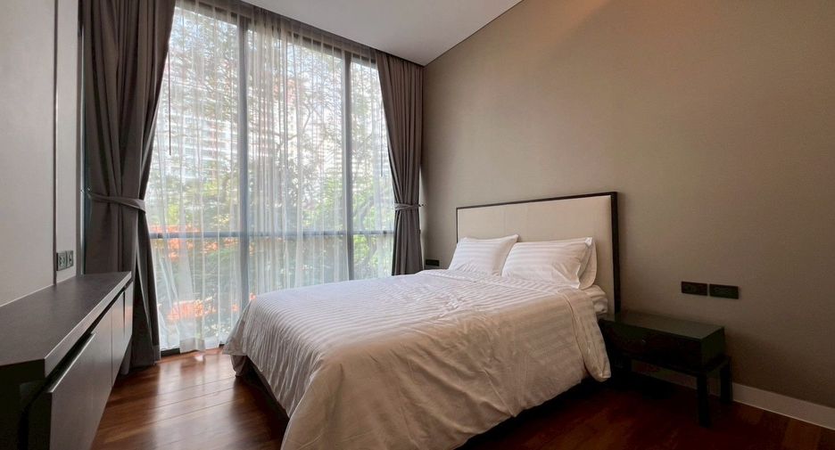 For rent 3 bedrooms condo in Khlong Toei, Bangkok