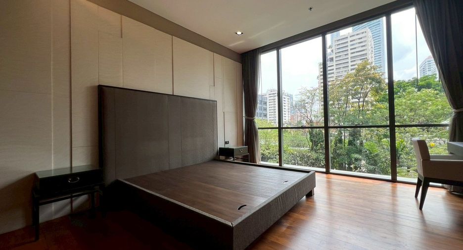 For rent 3 bedrooms condo in Khlong Toei, Bangkok