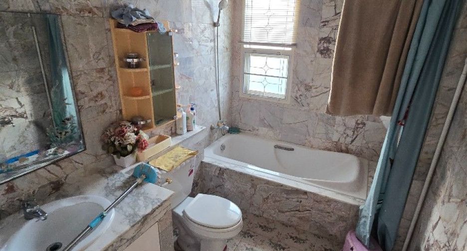 For sale 4 bedrooms house in Nong Chok, Bangkok