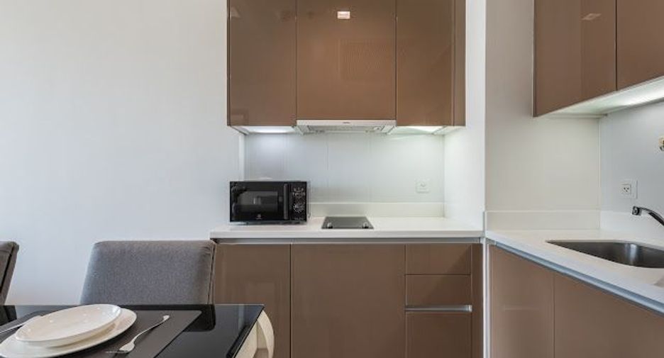 For sale 1 bed condo in Khlong Toei, Bangkok