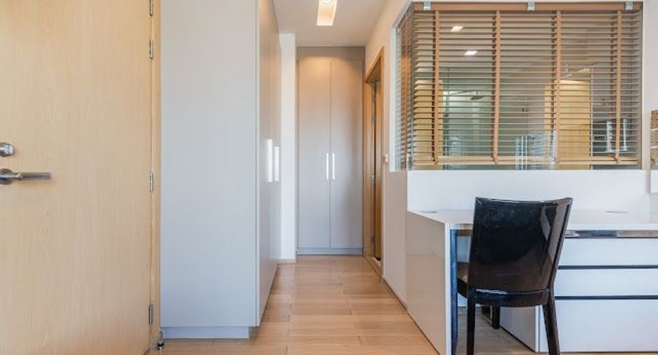 For sale 1 bed condo in Khlong Toei, Bangkok
