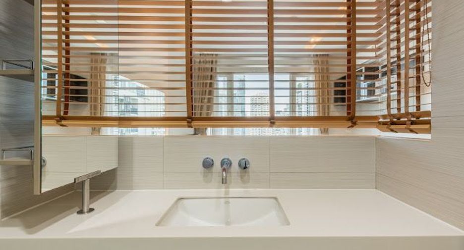 For sale 1 bed condo in Khlong Toei, Bangkok