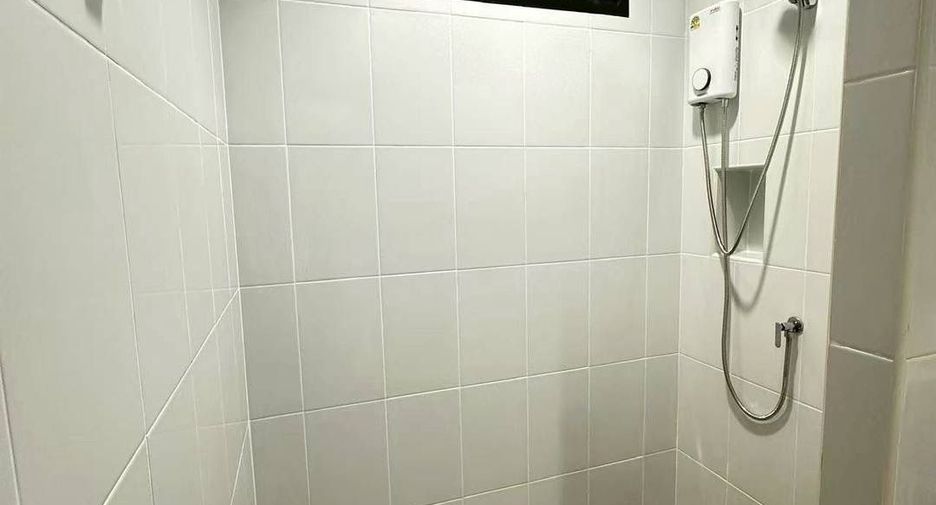 Casa en alquiler de 3 habitaciones en Bang Lamung, Chonburi
