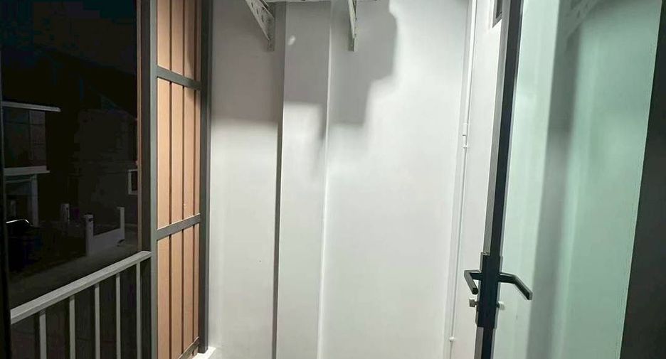 Casa en alquiler de 3 habitaciones en Bang Lamung, Chonburi