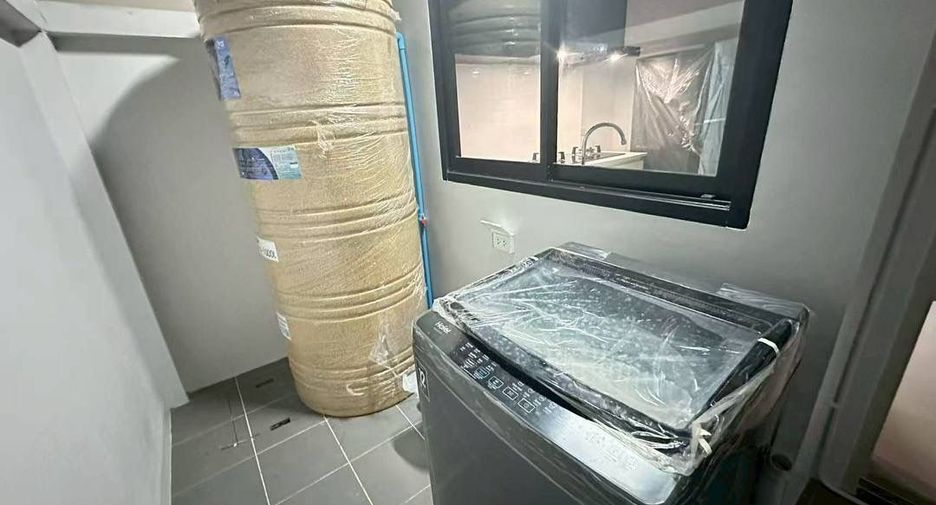 Casa en alquiler de 3 habitaciones en Bang Lamung, Chonburi