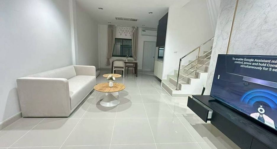 Casa en alquiler de 3 habitaciones en Bang Lamung, Chonburi