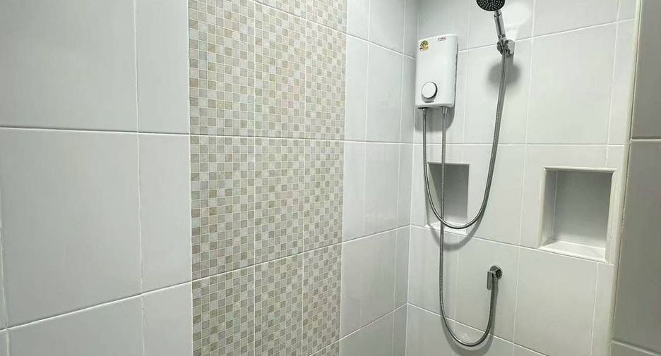 Casa en alquiler de 3 habitaciones en Bang Lamung, Chonburi